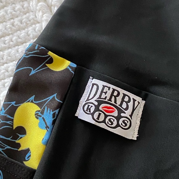 Derby Kiss Roller Derby Capri Leggings Batman Print Small-Medium - Picture 2 of 11